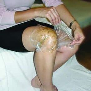 Therapeutic dressing for the knee joint